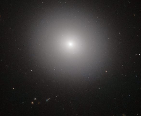 Ελλειπτικοί γαλαξίες - του Γιώργου Νικολιδάκη